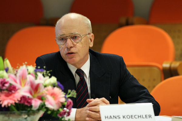 Hans Kchler delivering the opening statement at the seminar on "Religion, Politics and Society in Turkey" -- Zeyrek Salonu, Bilim ve Sanat Vakfı, Istanbul, Turkey, 7 May 2011